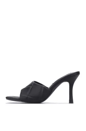 CAPE ROBBIN ROLEX GOING HARD TO FLEX SLIP ON MULE HEELS BLACK QUILTED MULES
