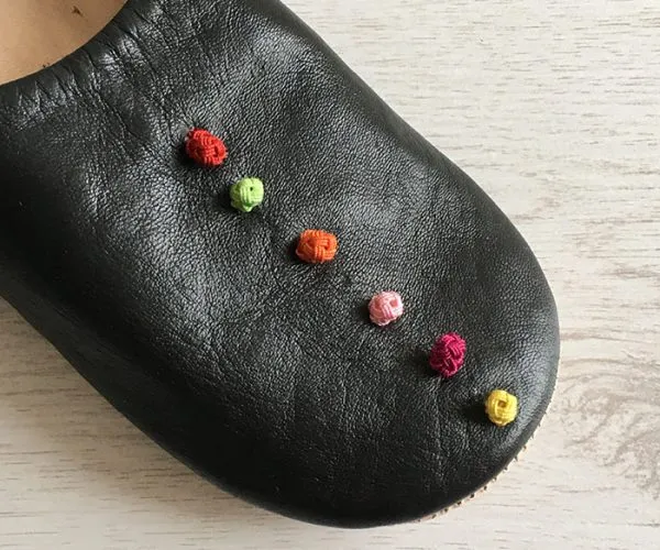MOROCCAN POM POM BABOUCHE SLIPPERS – BLACK