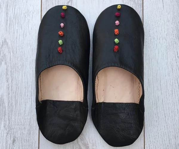 MOROCCAN POM POM BABOUCHE SLIPPERS – BLACK